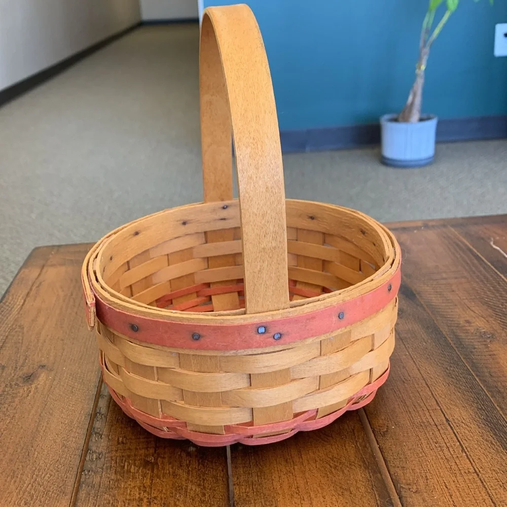 Longaberger Basket with Red Accent Weave. Single stationary handle.